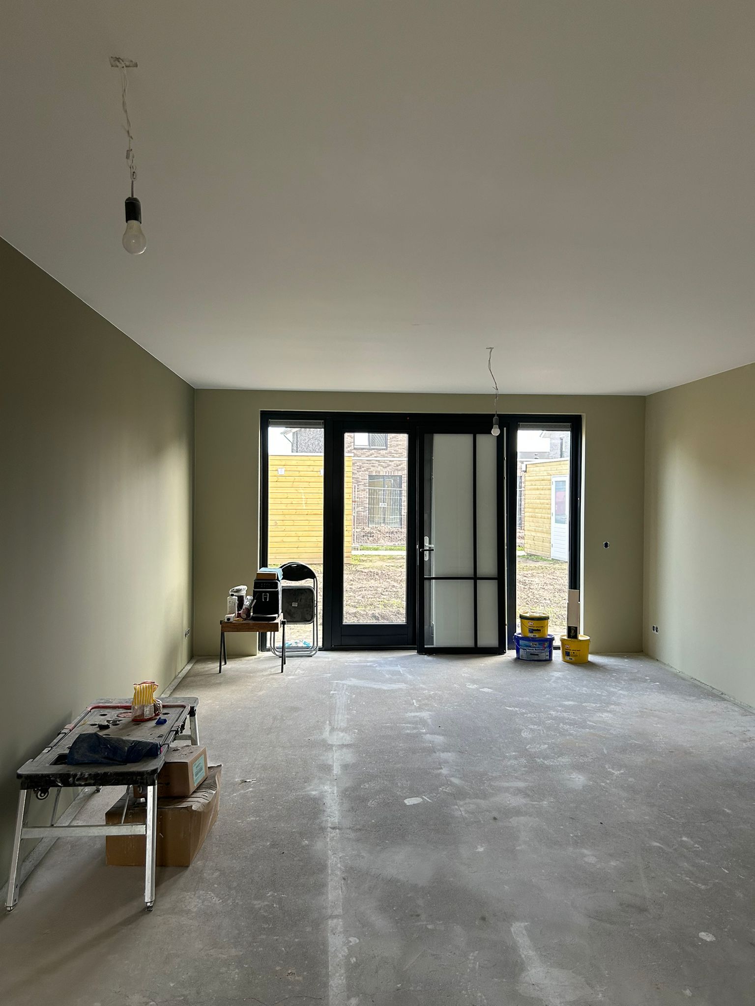 Project: glad gestucte woonkamer met groene muren